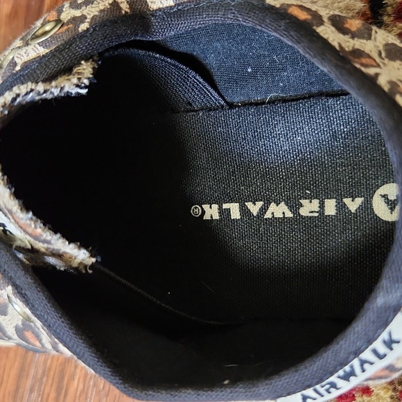 Canvas walking shoes, two pairs - Picture 4 of 6